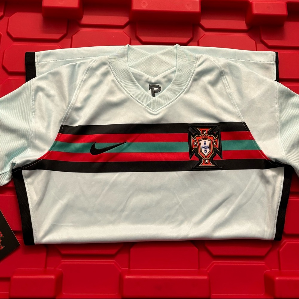 Nike Portugal National Soccer Team 20/21 Women’s Away Soccer Jersey Size Small